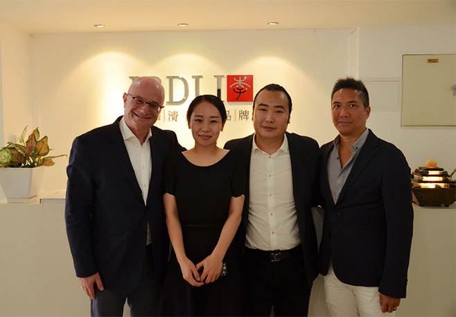 6新聞-09法國POY公司總裁Philippe-到訪李華清設(shè)計_03