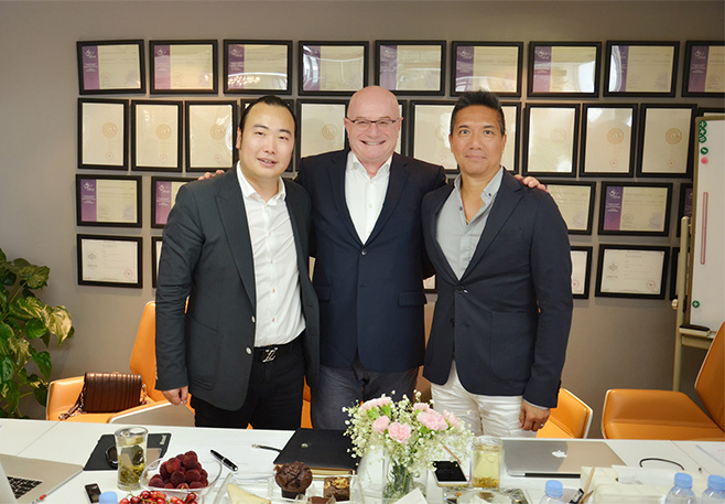 6新聞-09法國POY公司總裁Philippe-到訪李華清設(shè)計_14